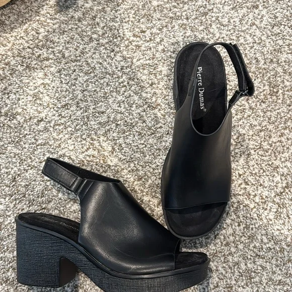 Black Sandles - Picture 2 of 2